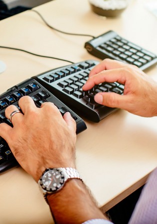 employee using split keyboard